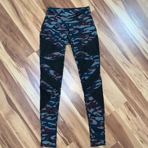 Jessica Simpson Cut Out Sport Leggings